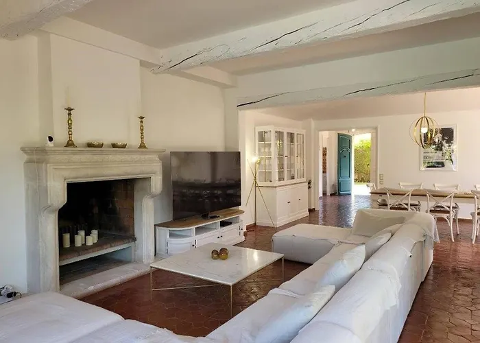 Les Pins : De Charme Avec Piscine Будинок відпочинку