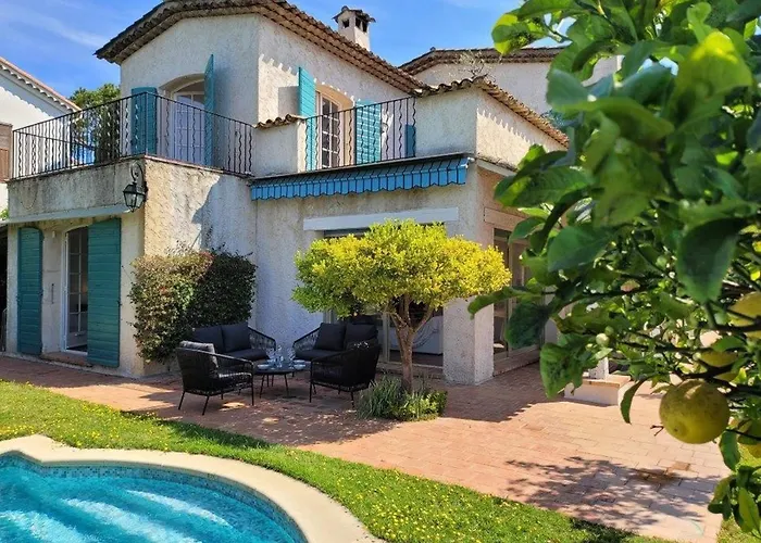 Будинок відпочинку Les Pins : De Charme Avec Piscine *